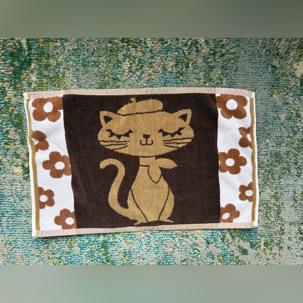 Vintage brown kitten daisy flower power cotton hand towel